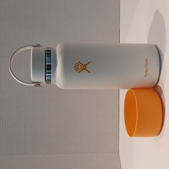 Hydro Flask - Yellowstone 150th (1872 - 2022) Anniversary - Picture 7 of 9